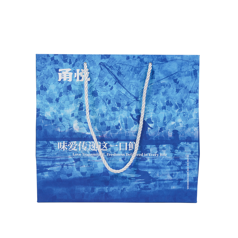 Medium blød håndbærende takeawaypose af kraftpapir